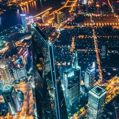 人民网评：中国正能量，用凡人微光镌刻伟大模样
